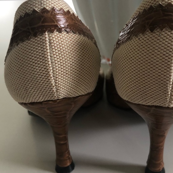 Stuart Weitzman brownheels size4 (leather& fabric) - Picture 10 of 11